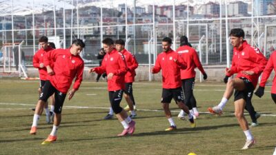 - Özbelsan Sivasspor Teknik Direktörü İsmet Taşdemir: 
- "Sivasspor'un hedefi