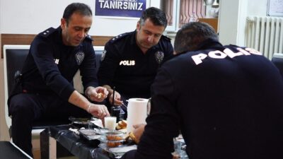 ISPARTA (AA) – Isparta’da görev yapan polis ekipleri, ramazan ayının