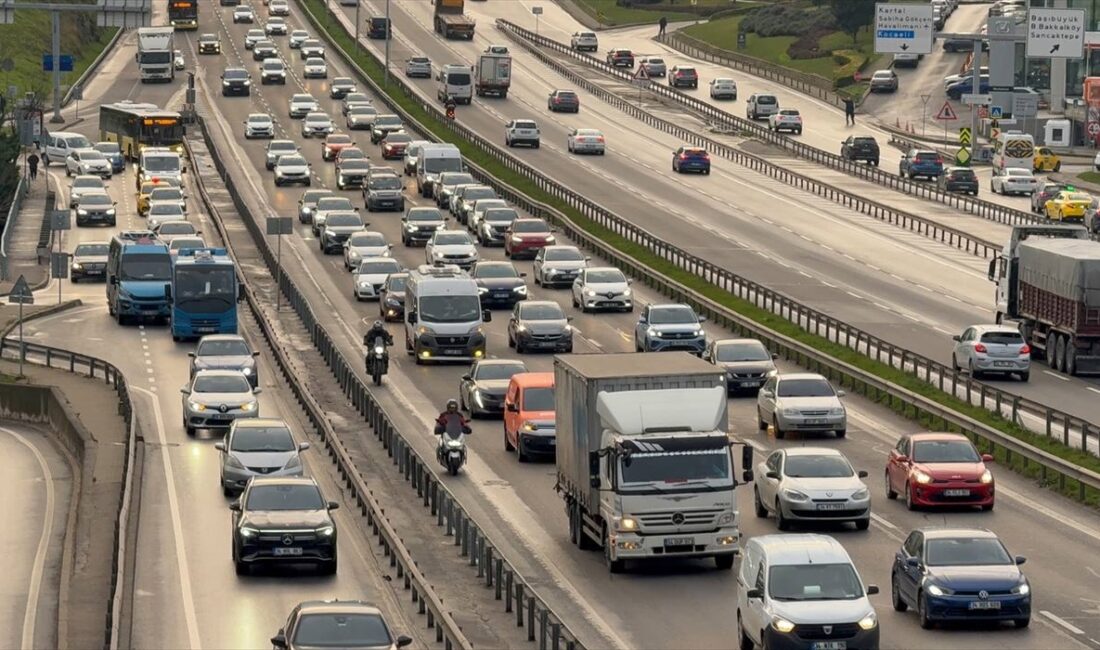 İSTANBUL (AA) – İstanbul'da haftanın ikinci iş günü bazı bölgelerde