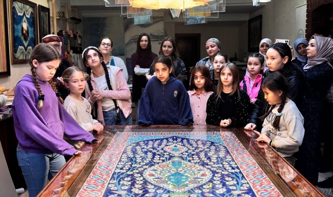 - Ebru sanatçısı Hikmet Barutçugil:
- "Bu yaştaki çocukların öğrendikleri unutulmuyor.