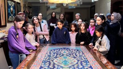 - Ebru sanatçısı Hikmet Barutçugil:
- "Bu yaştaki çocukların öğrendikleri unutulmuyor.