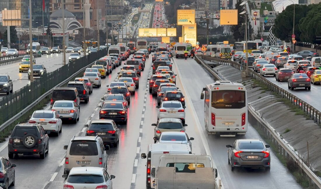 İSTANBUL (AA) – İstanbul'da haftanın ikinci iş günü bazı bölgelerde