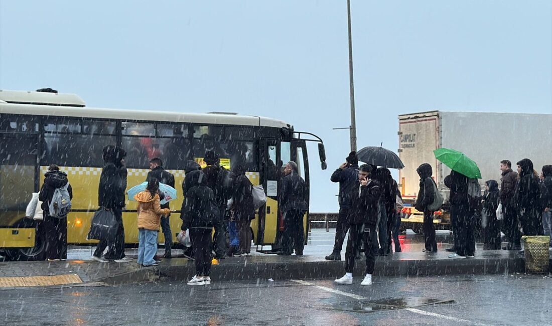 İSTANBUL (AA) – İstanbul'un bazı ilçelerinde kar ve sulu kar