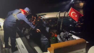 İZMİR (AA) – İzmir'in Urla ilçesi açıklarında 11'i çocuk 28