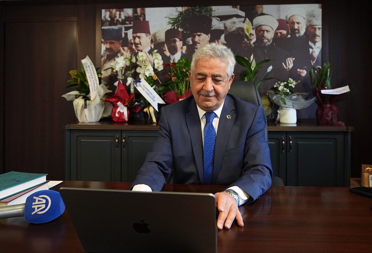 İZMİR (AA) – İzmir İl Müftüsü olarak atanan Mevlüt Haliloğlu,