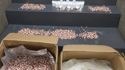 İZMİR (AA) – İzmir'in Konak ilçesinde bir eve düzenlenen operasyonda