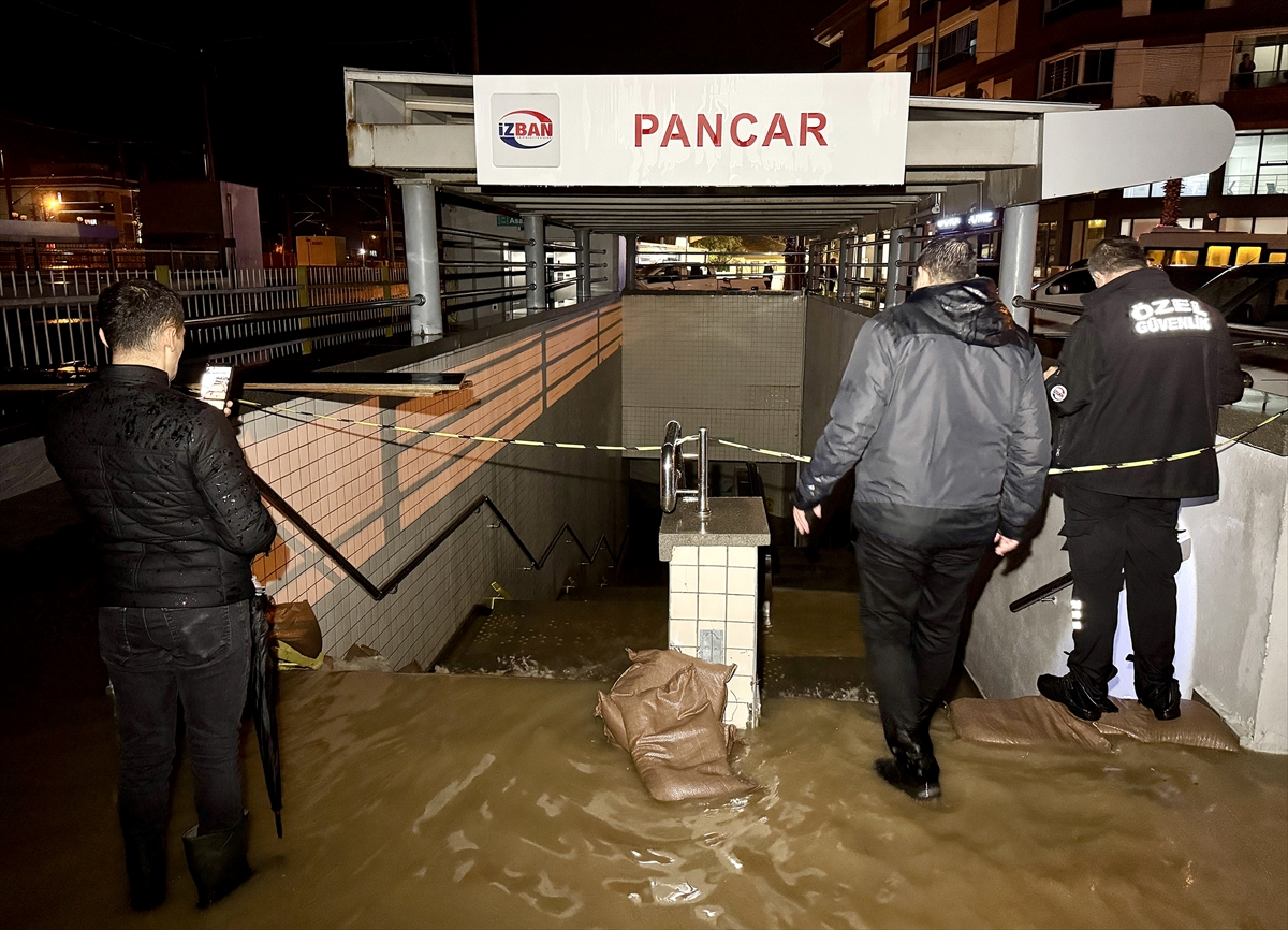 İZMİR (AA) – İzmir'in Torbalı ilçesinde etkili olan sağanak nedeniyle