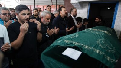 İZMİR (AA) – İzmir'in Torbalı ilçesinde, sağanak nedeniyle suyla dolan