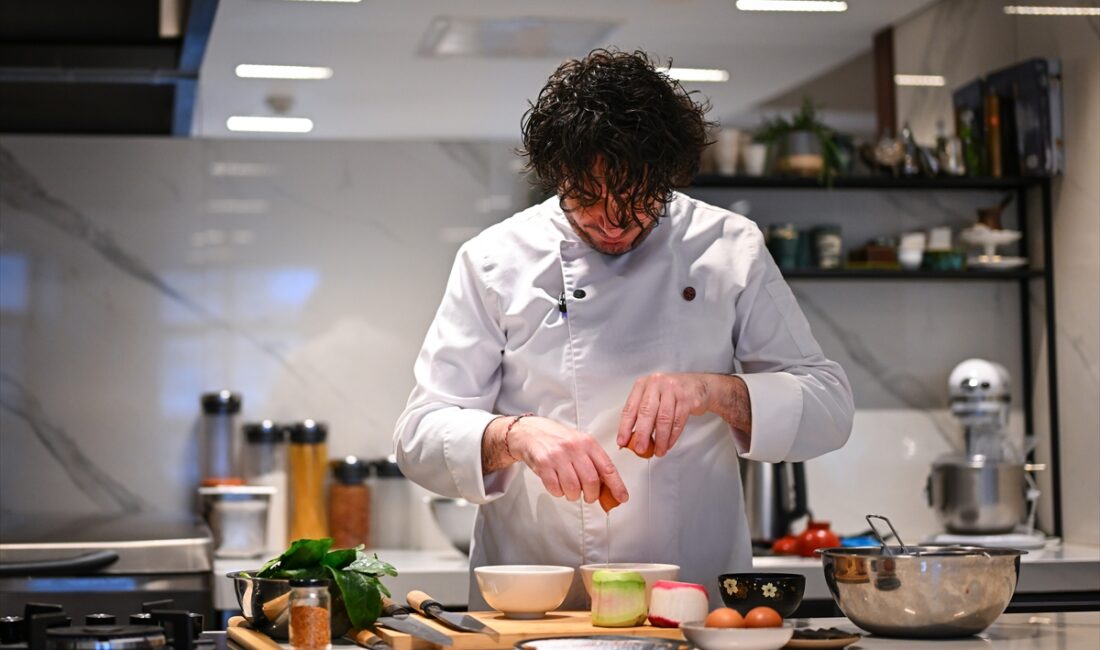 - Şef Sinan Damgacıoğlu:
- "Japon mutfağına meraklı şefler yetiştirmek istiyorum.