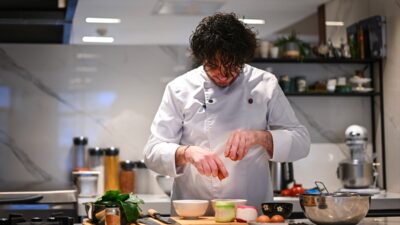 - Şef Sinan Damgacıoğlu:
- "Japon mutfağına meraklı şefler yetiştirmek istiyorum.