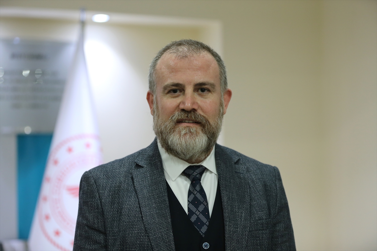 - Sempozyum Başkanı Prof. Dr. Ali Ümit Yener:
- "Koroner kalp