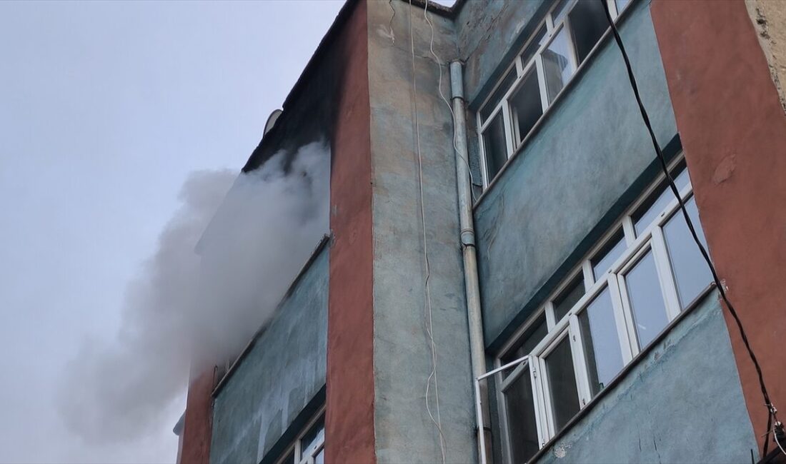 KARABÜK (AA) – Karabük'te bir apartman dairesinde çıkan yangın söndürüldü.