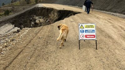 KARABÜK (AA) – Karabük'te heyelan nedeniyle bir köy yolunda ulaşım