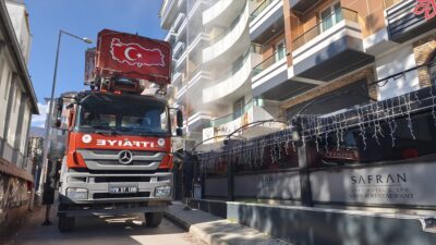 - Otelde bulunan 9 kişi tahliye edildi, dumandan etkilenen 1