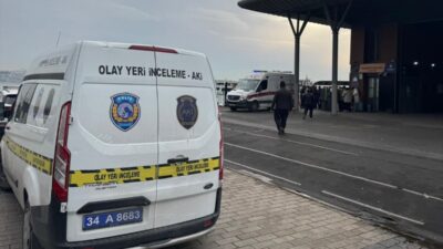 İSTANBUL (AA) – Beyoğlu Karaköy İskelesi'nde su yüzeyinde bir kadın