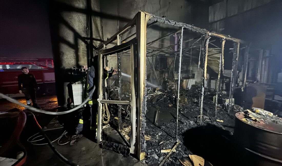 KARAMAN (AA) – Karaman'da fabrikada çıkan yangın, itfaiye ekiplerinin müdahalesiyle