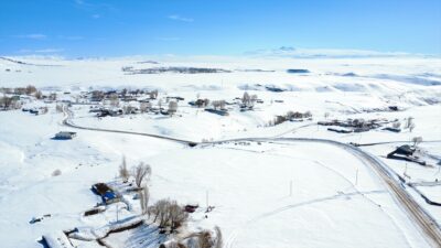 KARS (AA) – Kars kırsalındaki yerleşim yerleri karla kaplandı. Kentin
