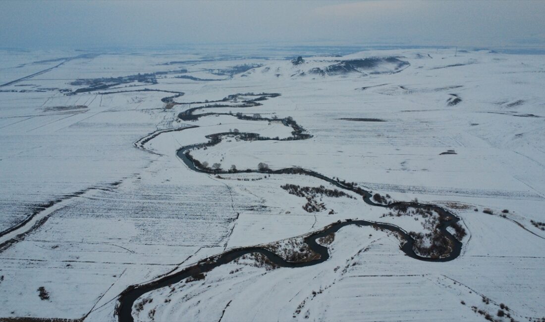KARS (AA) – Türkiye-Ermenistan sınırında yer alan Kars'ın Akyaka ilçesinde