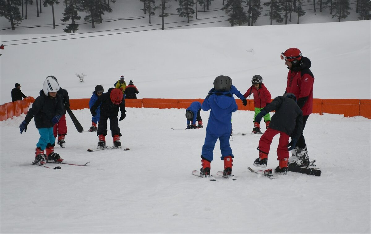 KARS (AA) – Kars'ın Sarıkamış ilçesinde "Karın Yıldızları Sarıkamış'ta Projesi"