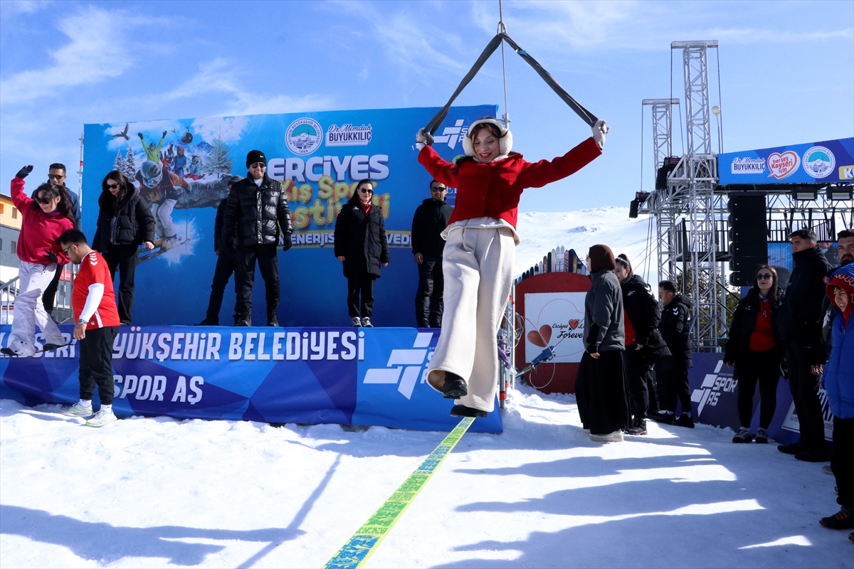 KAYSERİ (AA) – Kayseri Büyükşehir Belediyesi, Erciyes Kayak Merkezi'nde Kış