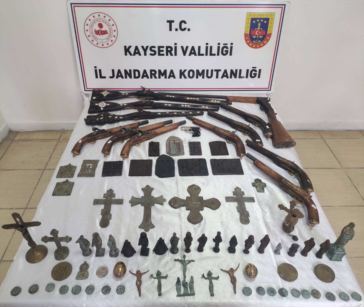 KAYSERİ (AA) – Kayseri'de kaçakçılık operasyonunda tarihi eser niteliği taşıdığı