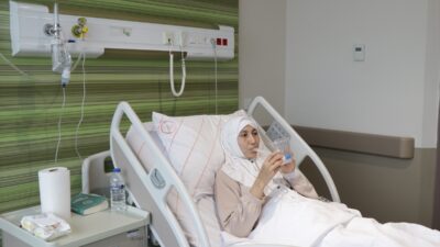 - Kayseri Şehir Hastanesi'nde karnındaki kitlenin çıkarılmasıyla sağlığına kavuşan 6