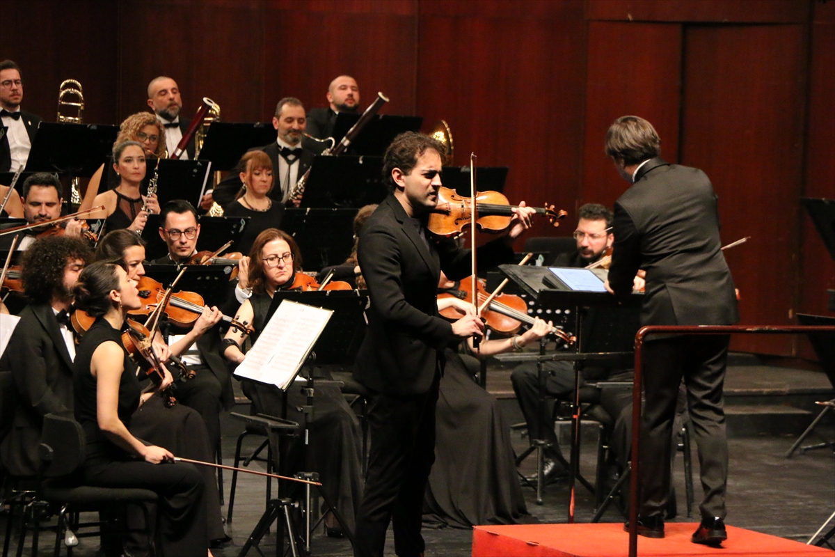 ESKİŞEHİR (AA) – Keman virtüözü Elvin Hoxha Ganiyev, Eskişehir Büyükşehir