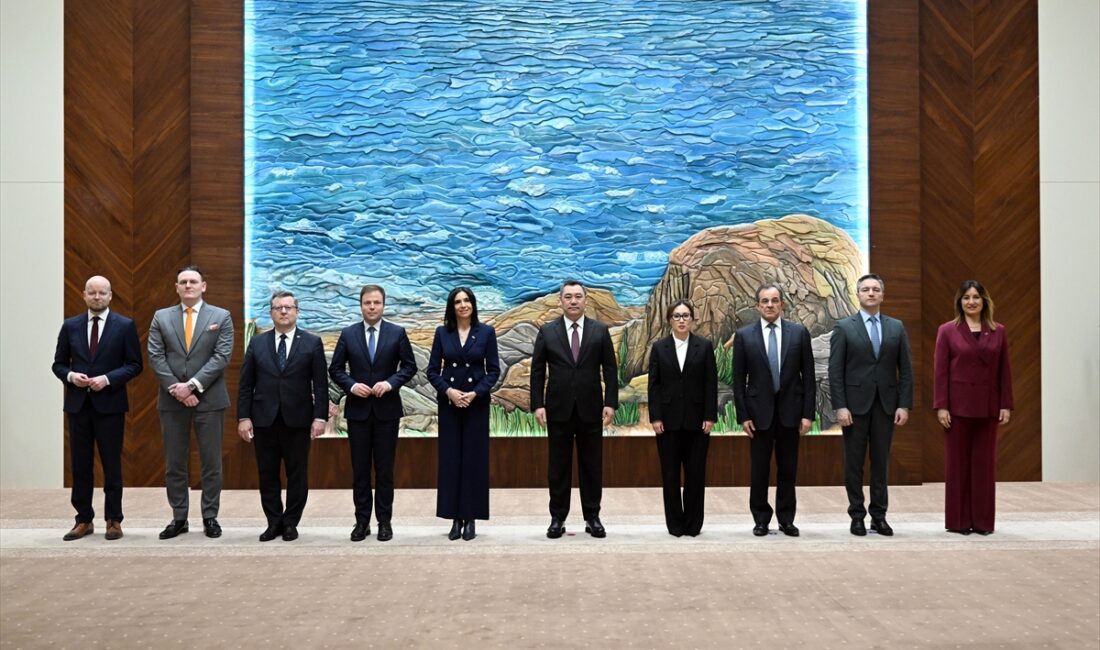 BİŞKEK (AA) – Kırgızistan Cumhurbaşkanı Sadır Caparov, Giuseppina Princi başkanlığındaki