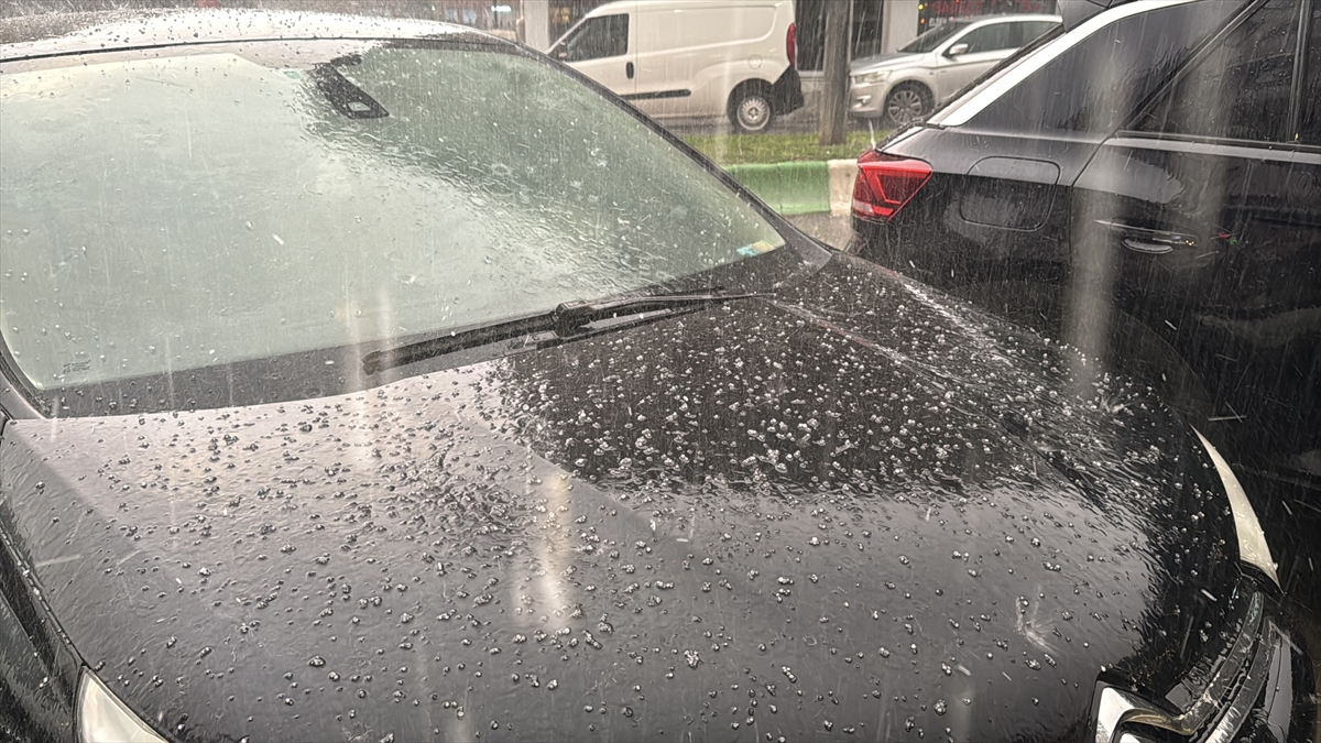 KIRKLARELİ (AA) – Kırklareli'nde etkili olan sağanak ve dolu yaşamı