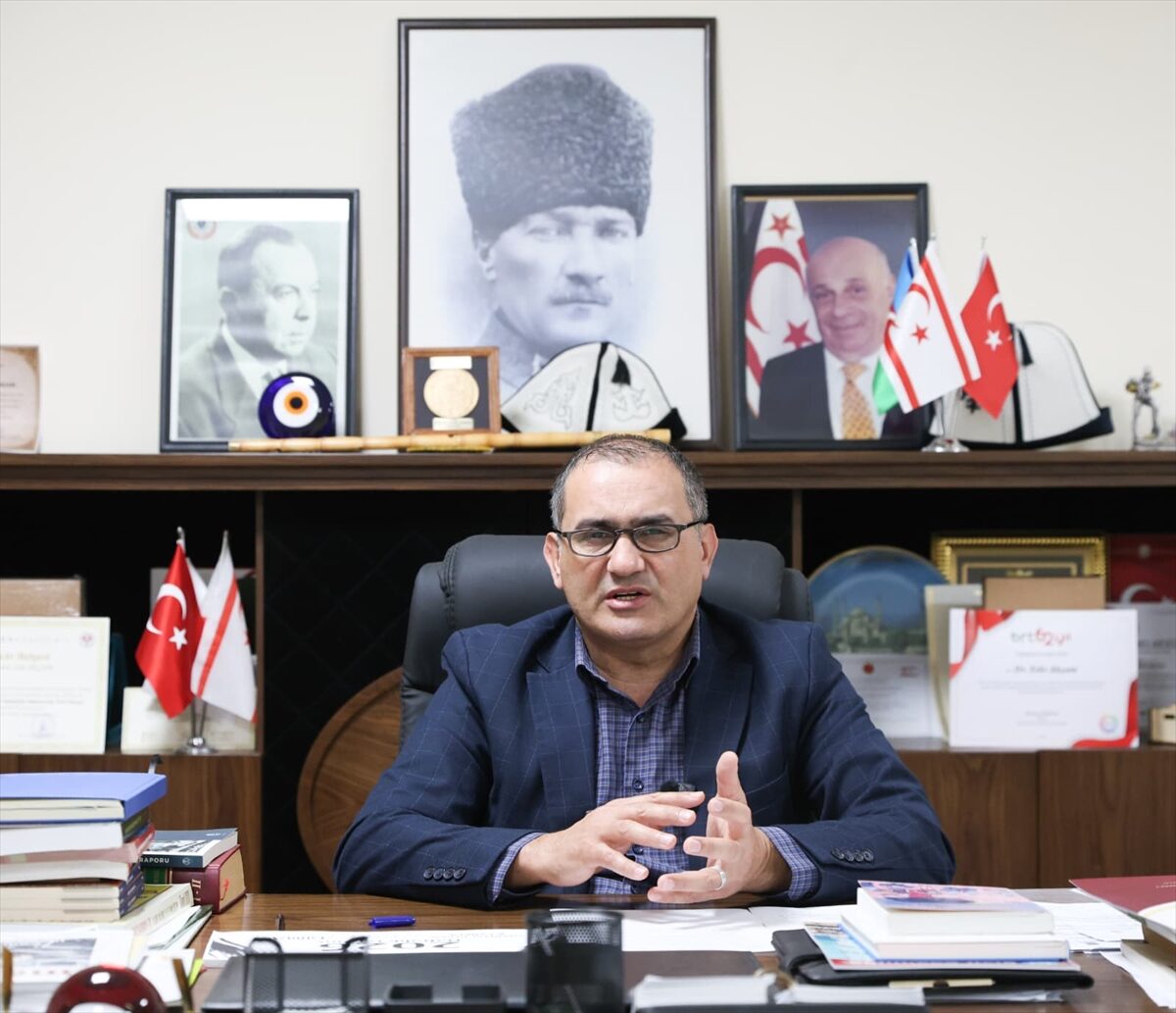 - Kıbrıs Türk tarihçisi Nalcıoğlu:
- "Kıbrıs Türk Federe Devleti, Kıbrıs