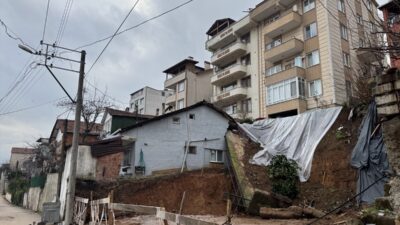 KOCAELİ (AA) – Kocaeli'nin Derince ilçesinde temel kazısı yapılan bölgede