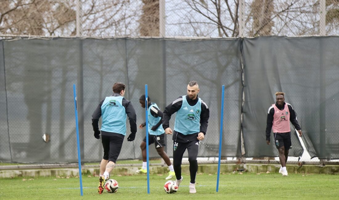 - Teknik direktör Selçuk İnan:
"Sahamızda, stadımızda seyircimizle beraber avantajlı bir