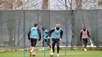 - Teknik direktör Selçuk İnan:
"Sahamızda, stadımızda seyircimizle beraber avantajlı bir