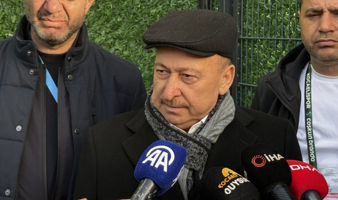 - Gaziantep FK Başkanı Memik Yılmaz:
"Azıcık futbol bilgisi olan, uzaktan