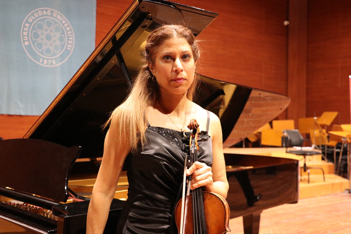 - Lösemili çocuklar için düzenlenecek konserin provaları için geldiği Bursa'da