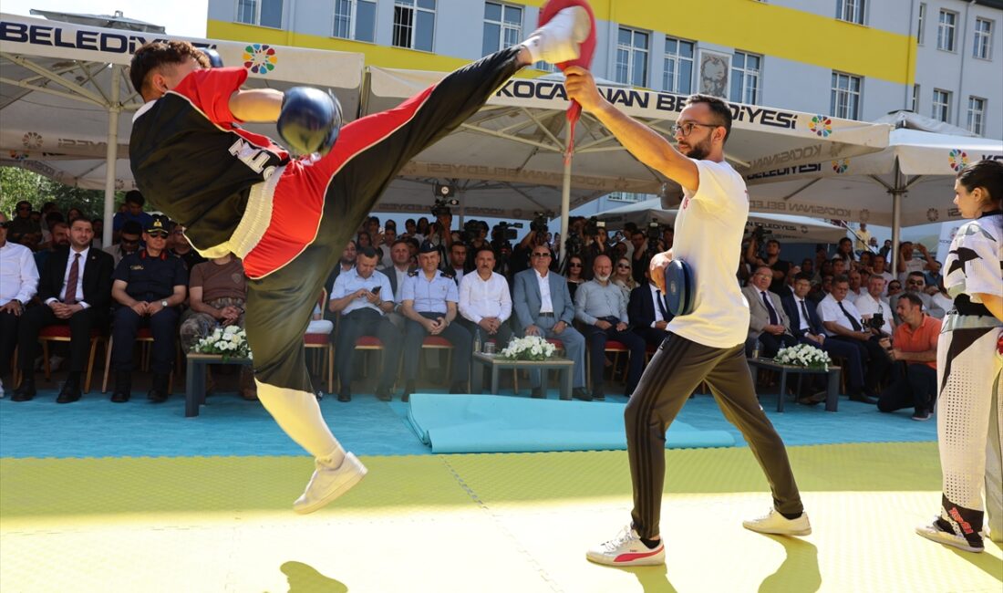 - Kayseri Valisi Gökmen Çiçek'in, oğlu uyuşturucu bağımlısı bir annenin