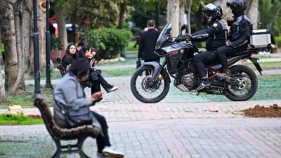 - Adana'da polis ekipleri, geçen yıl düzenlenen 617 eğitimde 163