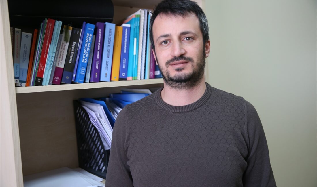 - DÜ Tıp Fakültesi Hastanesi Çocuk ve Ergen Psikiyatri Ana