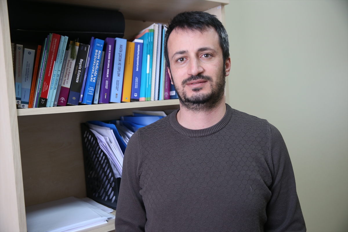 - DÜ Tıp Fakültesi Hastanesi Çocuk ve Ergen Psikiyatri Ana