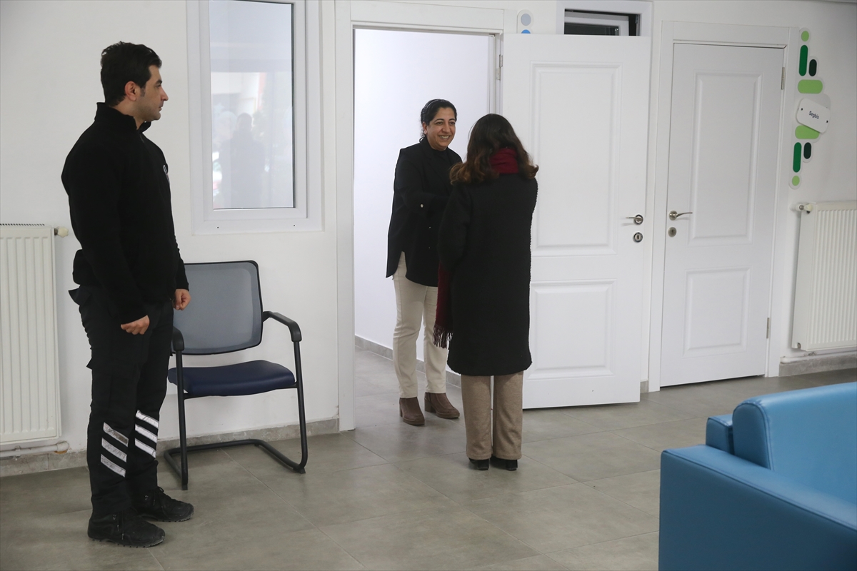 - Adli işlemlerin çocuk dostu ortamda yürütüldüğü merkezde, onarıcı adalet