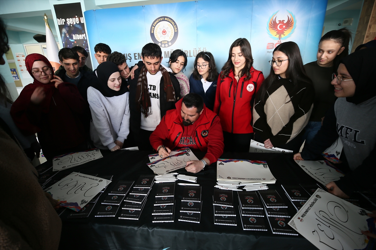 - Muş'ta Bilgilendirme ve Önleme Faaliyetleri Büro Amirliği ekipleri, geçen