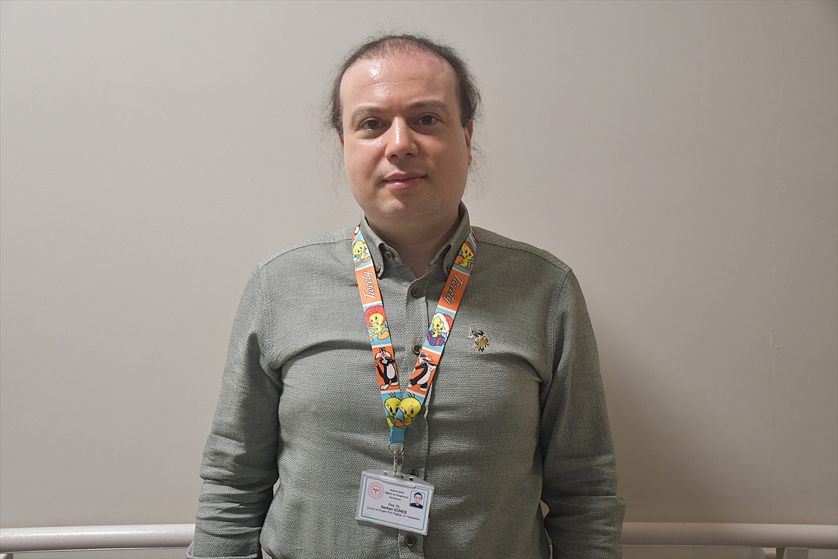 - Çocuk ve Ergen Psikiyatristi Doç. Dr. Serkan Güneş ve