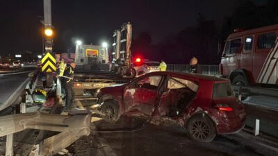 İSTANBUL (AA) – Küçükçekmece'de 2 otomobilin çarpışması sonucu sürücüler yaralandı.