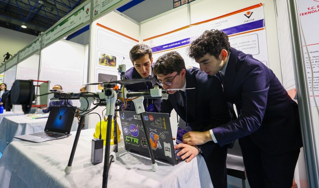 - Sistem, üzerine çeşitli sensörler eklenen dronla madenlerde gaz yoğunluğunu