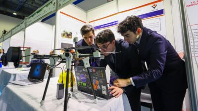 - Sistem, üzerine çeşitli sensörler eklenen dronla madenlerde gaz yoğunluğunu