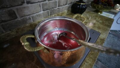 - Doğum yapan kadınlara güç verdiğine ve anne sütünü artırdığına