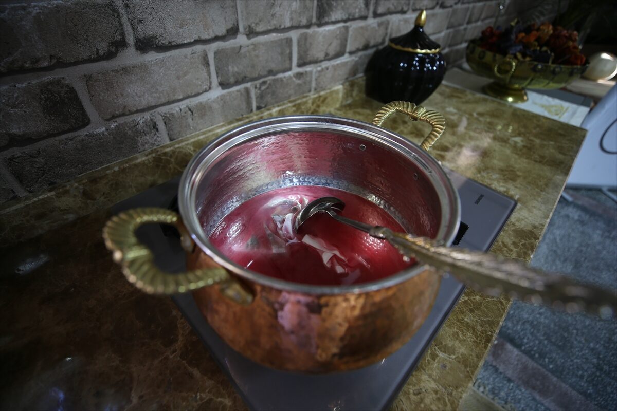 - Doğum yapan kadınlara güç verdiğine ve anne sütünü artırdığına