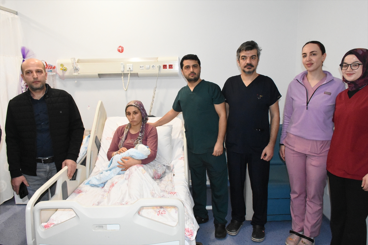 - Anne Gülden Sarıgül:
- "Evladımızı kaybettiğimiz bir tarihte tekrar evladımızın