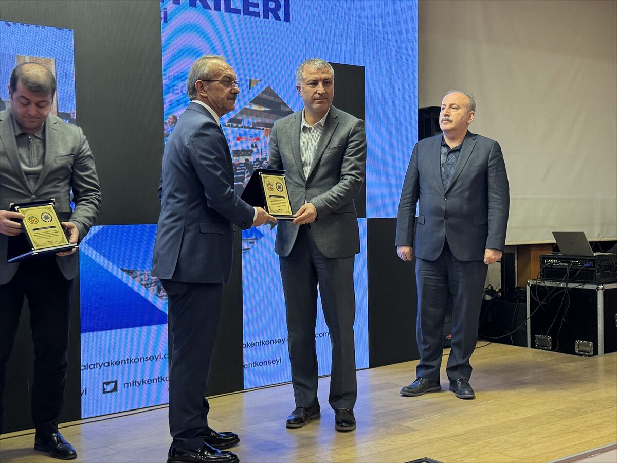 - Vali Seddar Yavuz:
- "750 bin kişi bu şehirde yaşıyoruz.