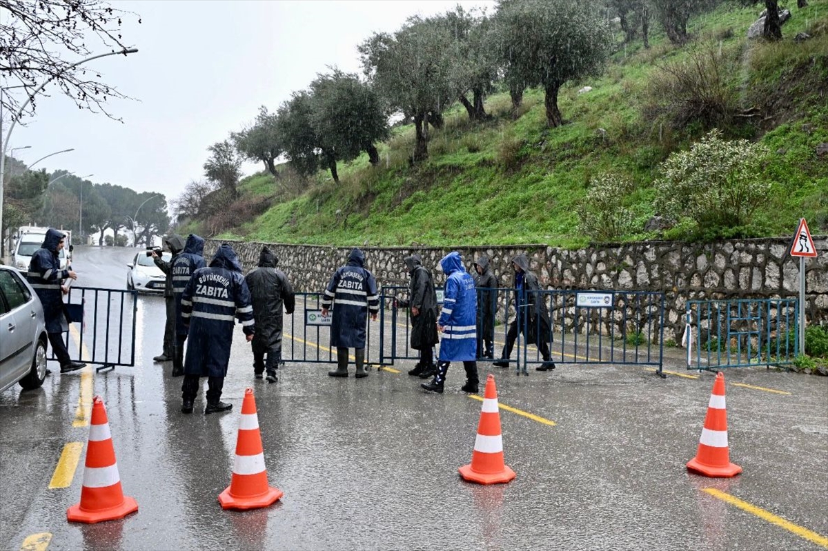 MANİSA (AA) – Manisa'nın Şehzadeler ilçesinde Ağlayan Kaya mevkisinden Spil